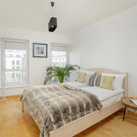 Spacious & Bright With Parking By Renters פוזנן