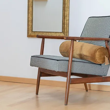 Spacious & Bright With Parking By Renters דירה