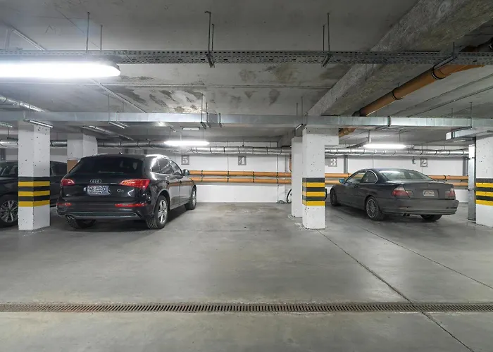 Spacious&bright With Parking By Renters *