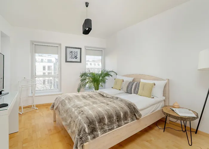 Spacious&bright With Parking By Renters Poznań