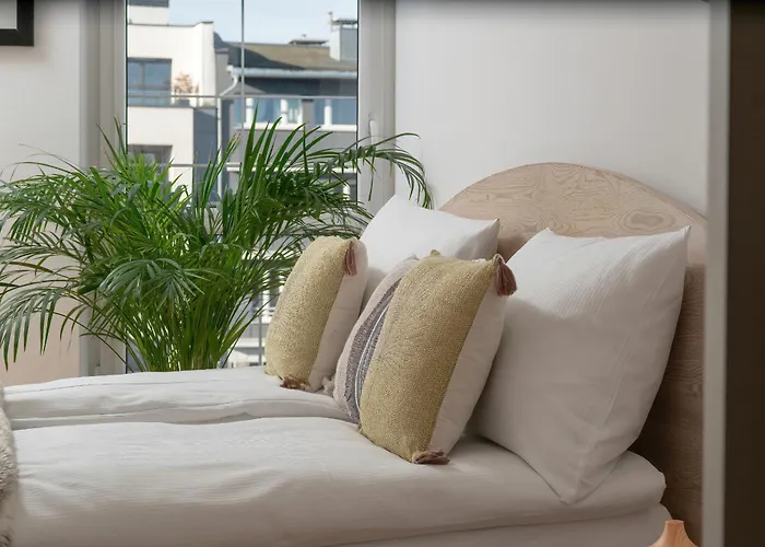 Spacious&bright With Parking By Renters