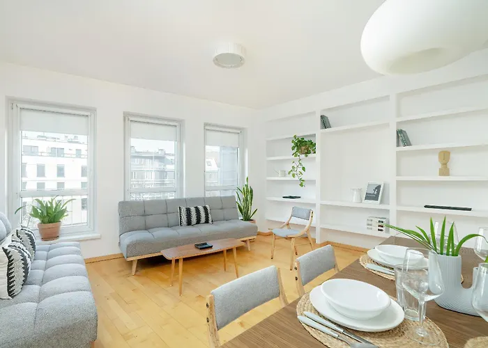 Spacious&bright With Parking By Renters Apartament *