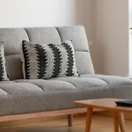 Spacious & Bright With Parking By Renters Appartement *