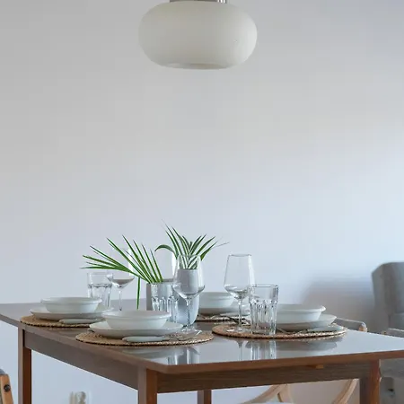 Spacious & Bright With Parking By Renters Apartment Poznan