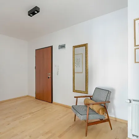 Apartman Spacious & Bright With Parking By Renters