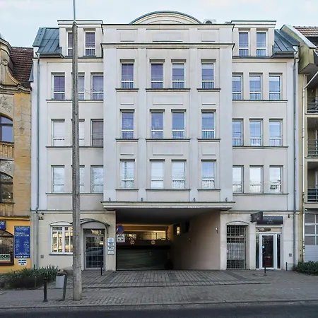 Spacious & Bright With Parking By Renters * Poznan