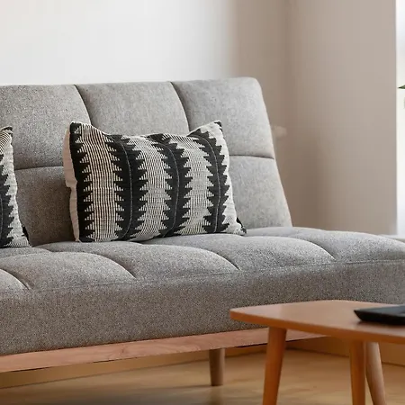 Spacious & Bright With Parking By Renters Apartman *