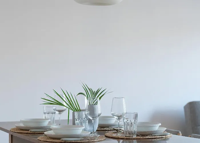 Spacious & Bright With Parking By Renters Διαμέρισμα Πόζναν