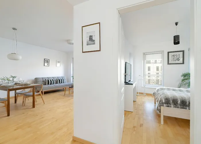 Spacious & Bright With Parking By Renters * Πόζναν