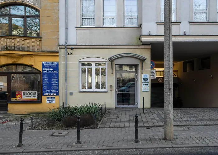 Spacious & Bright With Parking By Renters Διαμέρισμα