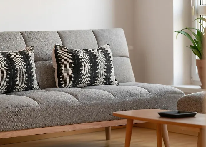 Spacious & Bright With Parking By Renters Διαμέρισμα *